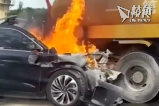 華為電動車追撞後疑「車門鎖死」釀3死     家屬追責帖文疑遭刪除