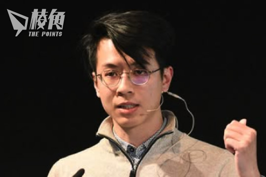 黃台仰稱仍希望回港:強大政權或一夜崩潰 透露被中國特務監視、試圖入侵電郵 - 棱角媒體
